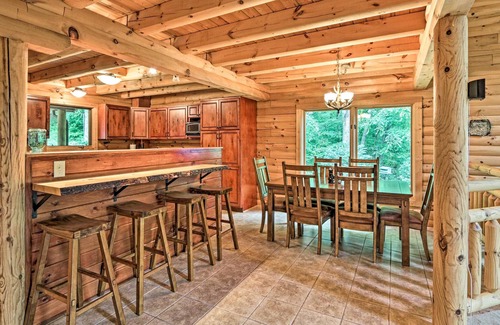 Carbon Hill Cabin | Quiet Cabin w/ Hot Tub ~ 15 Mi to State Parks!