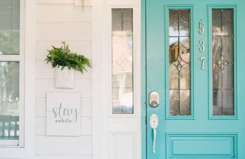 Historic Uptown Apartment | Quiet Charming Central Historic Guesthome Downtown