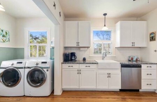 Brenham House | Quiet & clean, minutes from downtown Brenham!