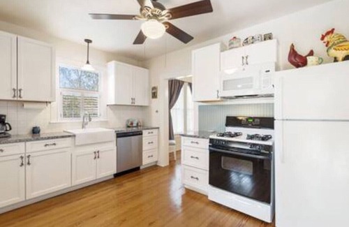 Brenham House | Quiet & clean, minutes from downtown Brenham!