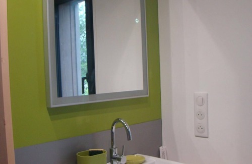 Riec-sur-Belon House | Quiet, comfortable gîte with shower-hammam in the heart of a magical garden
