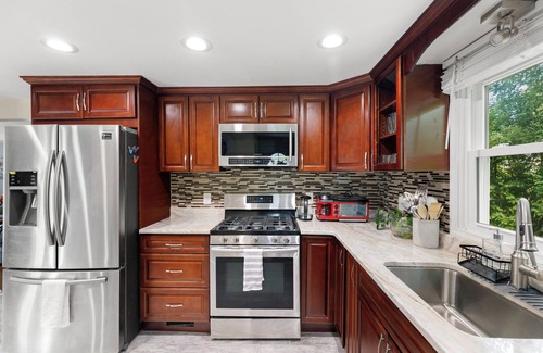 Windsor House | Quiet Comfy Getaway 3 BDR home