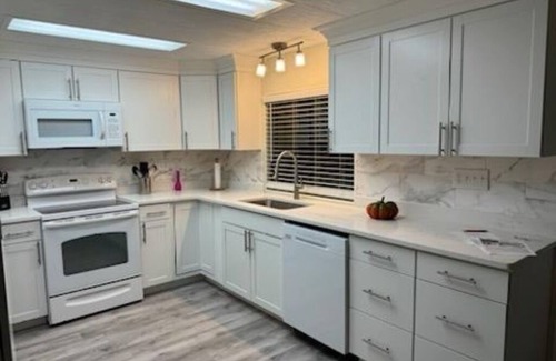 Ellenton House | Quiet community 2 Bed 2 Bath minutes away from Bradenton, FL.