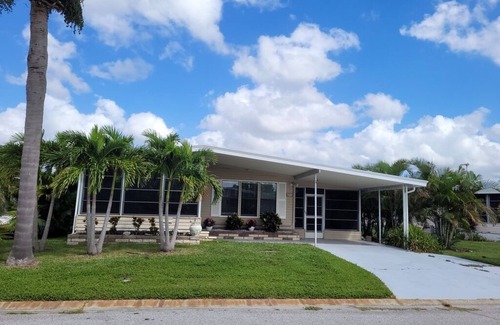 Ellenton House | Quiet community 2 Bed 2 Bath minutes away from Bradenton, FL.