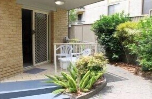 Burleigh Heads Apartment | Quiet Complex, Close to James St Burleigh