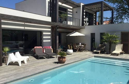 Biarritz House | Quiet contemporary villa with heated pool. (From 15/05)