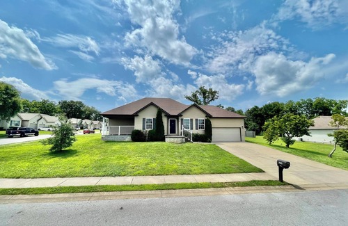 Bowling Green House | Quiet, Convenient, Spacious, and Fully Equipped