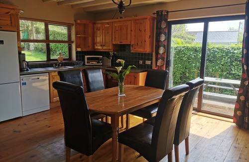 Dingle Cottage | Quiet cosy hideaway cottage in Dingle