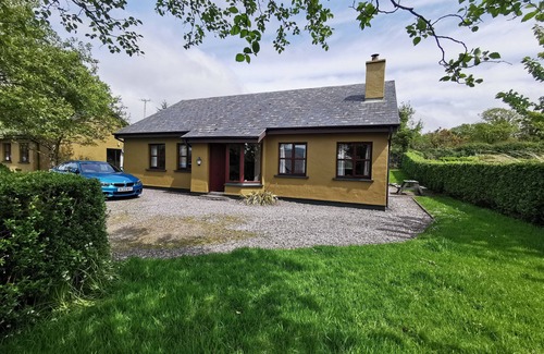 Dingle Cottage | Quiet cosy hideaway cottage in Dingle