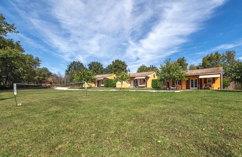 Hautefort House | Quiet cottage in the countryside. 3*