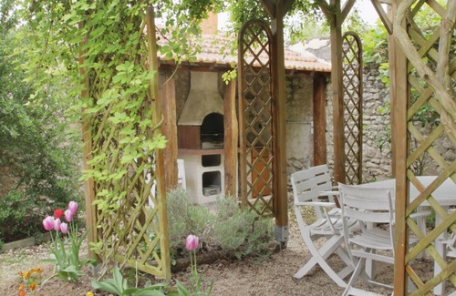 Meung-sur-Loire Cottage | Quiet cottage near Meung-sur-Loire with garden and terrace