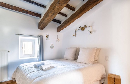 Sault House | Quiet cottage with a view of Mont Ventoux in the middle of lavender fields