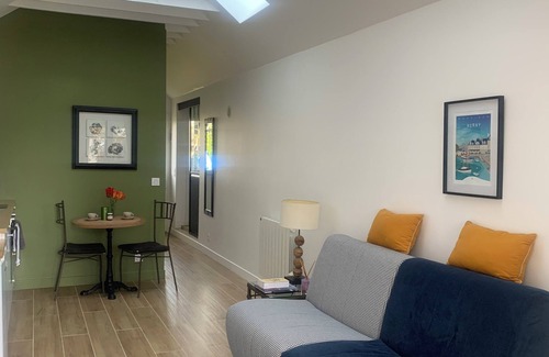 Auray House | Quiet cottage with garden