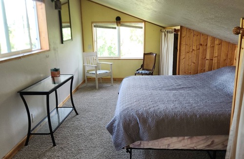 Knik River Bed & Breakfast | Quiet country living in this spacious 2nd story Unit. Hiking trails and more!n