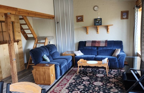 Knik River Bed & Breakfast | Quiet country living in this spacious 2nd story Unit. Hiking trails and more!n