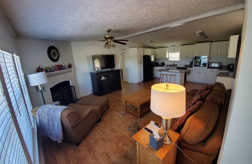 Aberdeen House | Quiet country living only minutes from town & golf.