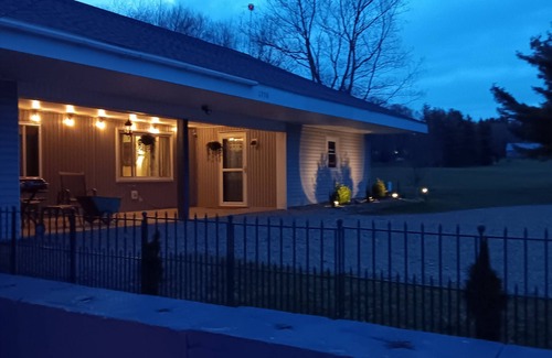 Corry House | Quiet Country, One Level Home, Self Check-In, 10 min from Corry