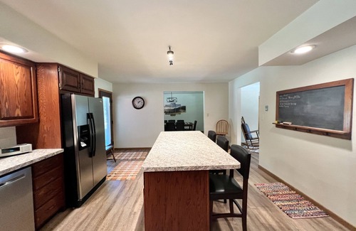 New Castle House | Quiet country setting with walking trails and small lake