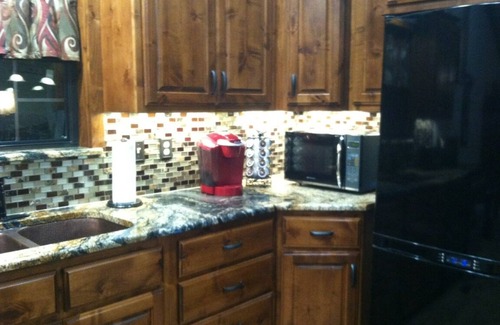 Crawford House | Quiet country setting, 15 min to Waco, 20 min to Baylor University