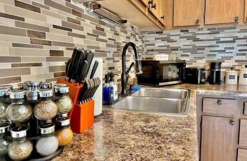 Orange Prairie Apartment | Quiet Cozy 2BR APT Black out Curtains