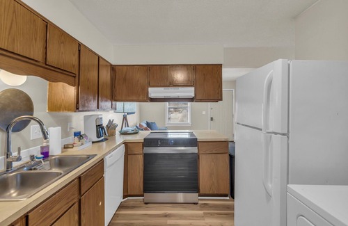Baldwin City Apartment | Quiet & Cozy 2BR Home - Clean & Comfy Stay in Baldwin City
