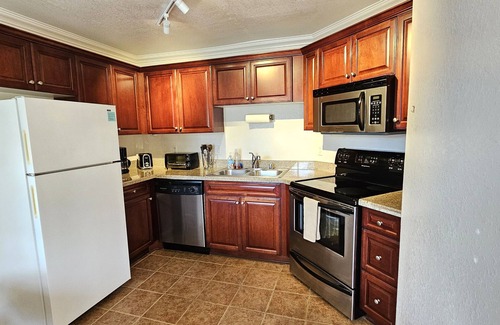 Mira Costa Condo | Quiet, cozy, gated sanctuary for work or play near beaches, shopping and more!