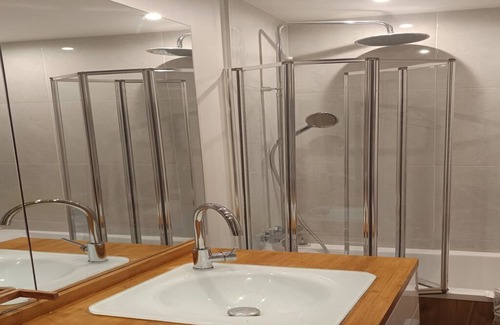 Bagnolet Apartment | Quiet, cozy nest opposite a park, close to public transport.