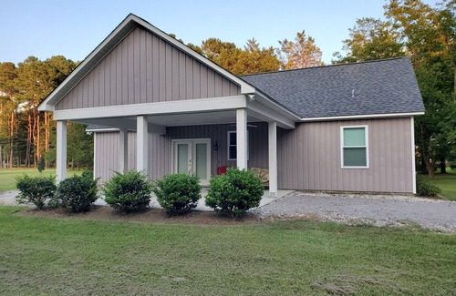 Castle Hayne House | Quiet & Cozy New Home Close to River, Beaches, & Downtown Wilmington