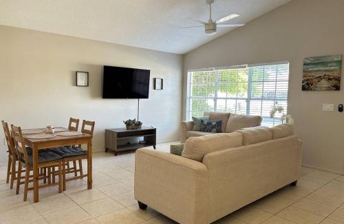 Park East House | Quiet Cozy Private Room Perfect for Work or Vacation RM2 shared home