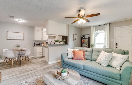 Westworth Village House | Quiet & Cozy Retreat - Ideal for Long Term Stays
