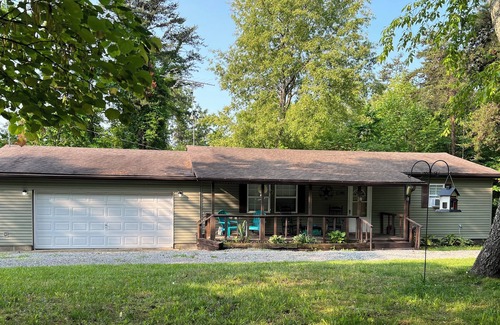 Wakefield House | Quiet & cozy retreat with firepit, front porch, back balcony, walk-in tub & more