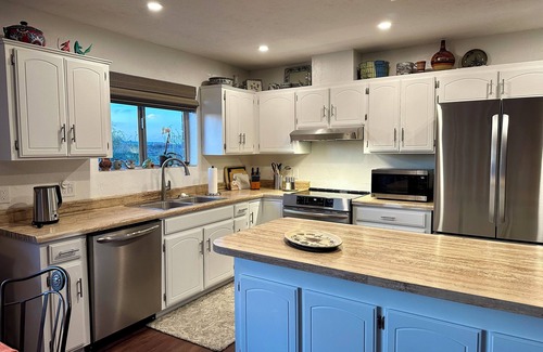 Tucson House | Quiet desert retreat with sunset views and dark skies. 10 minutes from I-10.