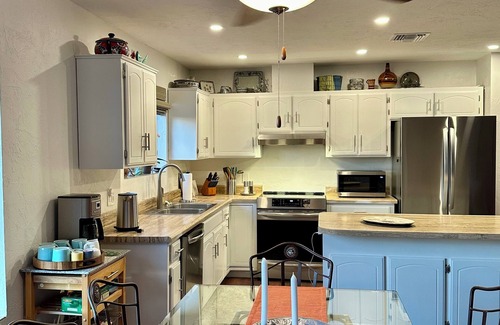 Tucson House | Quiet desert retreat with sunset views and dark skies. 10 minutes from I-10.