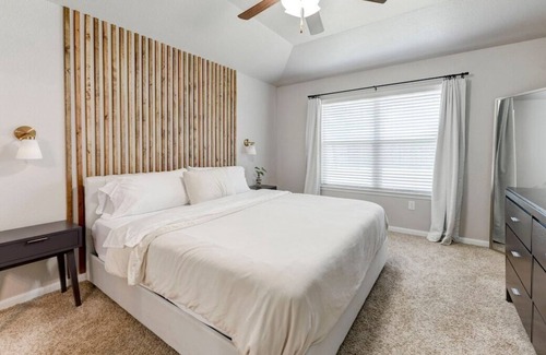 Manor House | Quiet E Austin Home-Low Fees, Dog Friendly