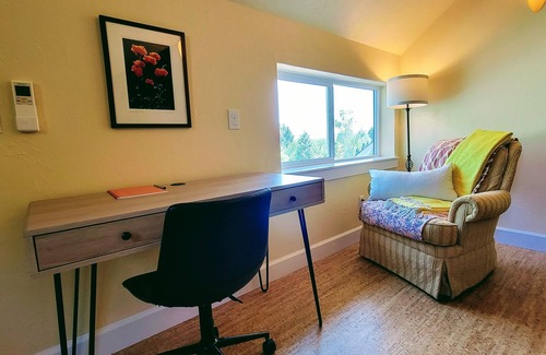 Jacksonville Apartment | Quiet, Elegant 1-bedroom Loft—Walkable to Trails, Live Music, and Wineries!