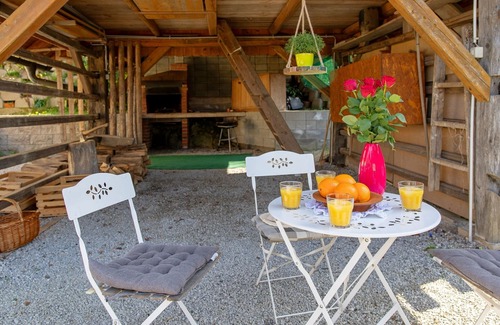 Domzale House | Quiet family house Butterfly place