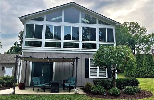 Henderson House | Quiet Family Lakefront Getaway on Kerr Lake