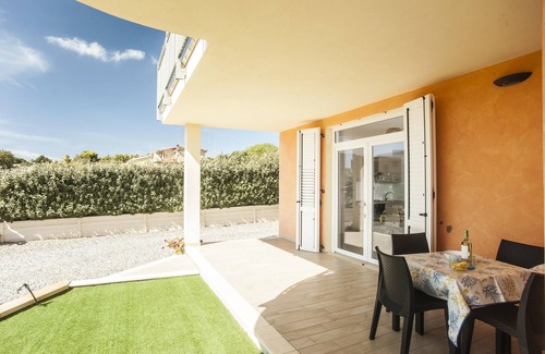Sant'Anna Arresi Apartment | Quiet Flat “Appartamento 1” with Mountain View, Terrace, Garden & A/C