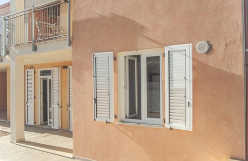 Sant'Anna Arresi Apartment | Quiet Flat “Appartamento 1” with Mountain View, Terrace, Garden & A/C