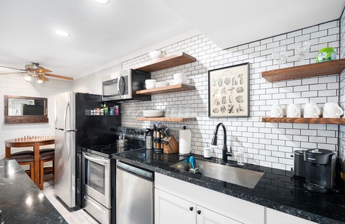 Crown Heights Apartment | Quiet, freshly renovated apt. with canal access and mountain views