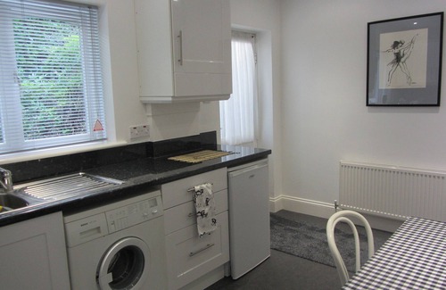 Runnymede Apartment | Quiet Garden Apartment in leafy Surrey on the edge of Windsor Great Park