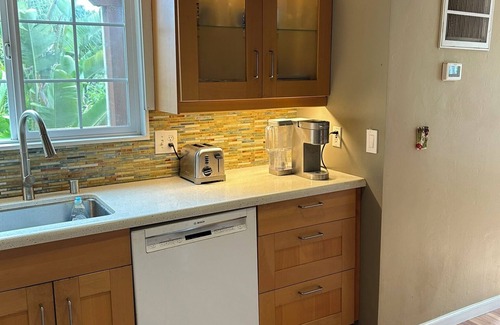 San Rafael Cottage | Quiet garden cottage with view deck in San Rafael