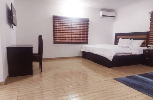 Ikeja Cabin | Quiet getaway in the ❤️ of downtown