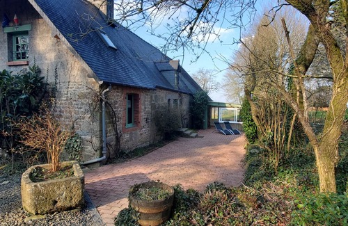 Noues de Sienne House | Quiet gîte on the edge of a forest, ideal for families with pets except cats.