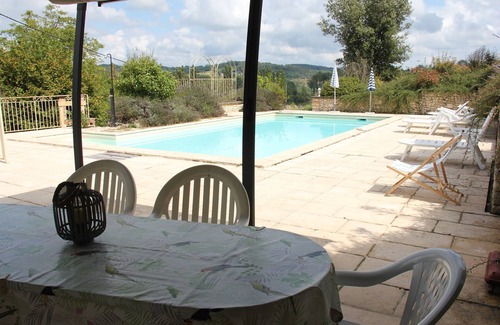 Thenon Cottage | Quiet gîte with private swimming pool and fishing pond near Lascaux.