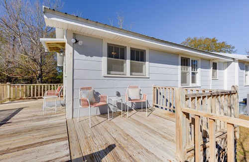 Grove Hill Cottage | Quiet Grove Hill Cottage w/Wraparound Deck!