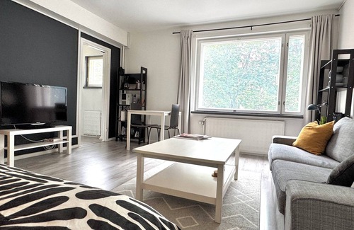 Keskinen District Apartment | Quiet Hideaway Haven - Minutes from Actions - Modern 30m2 studio - 24/7 Checkin