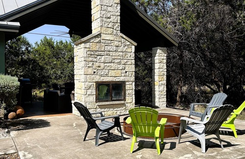 Canyon Lake House | Quiet Hill-Country Get-A-Away For Families/Small Groups. Winter Texans Welcome!