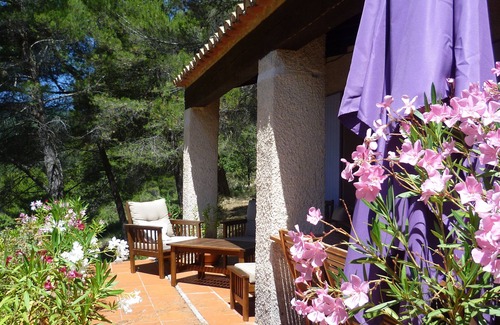 Vitrolles-en-Luberon House | Quiet holiday villa with swimming pool and superb view in the Luberon