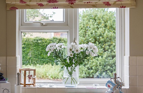 Melton Constable House | Quiet holiday home in beautiful, secluded 3/4 acre garden.